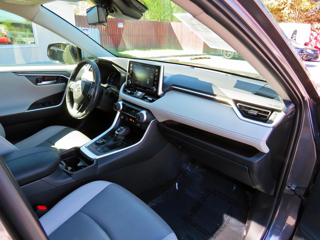 Toyota RAV4 Hybrid Limited AWD (Natl) 2019