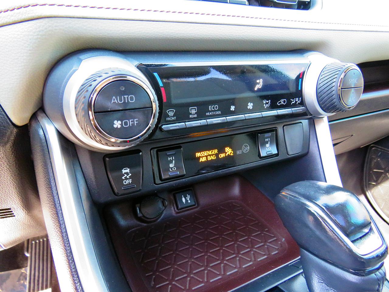 Toyota RAV4 Hybrid Limited AWD (Natl) 2019