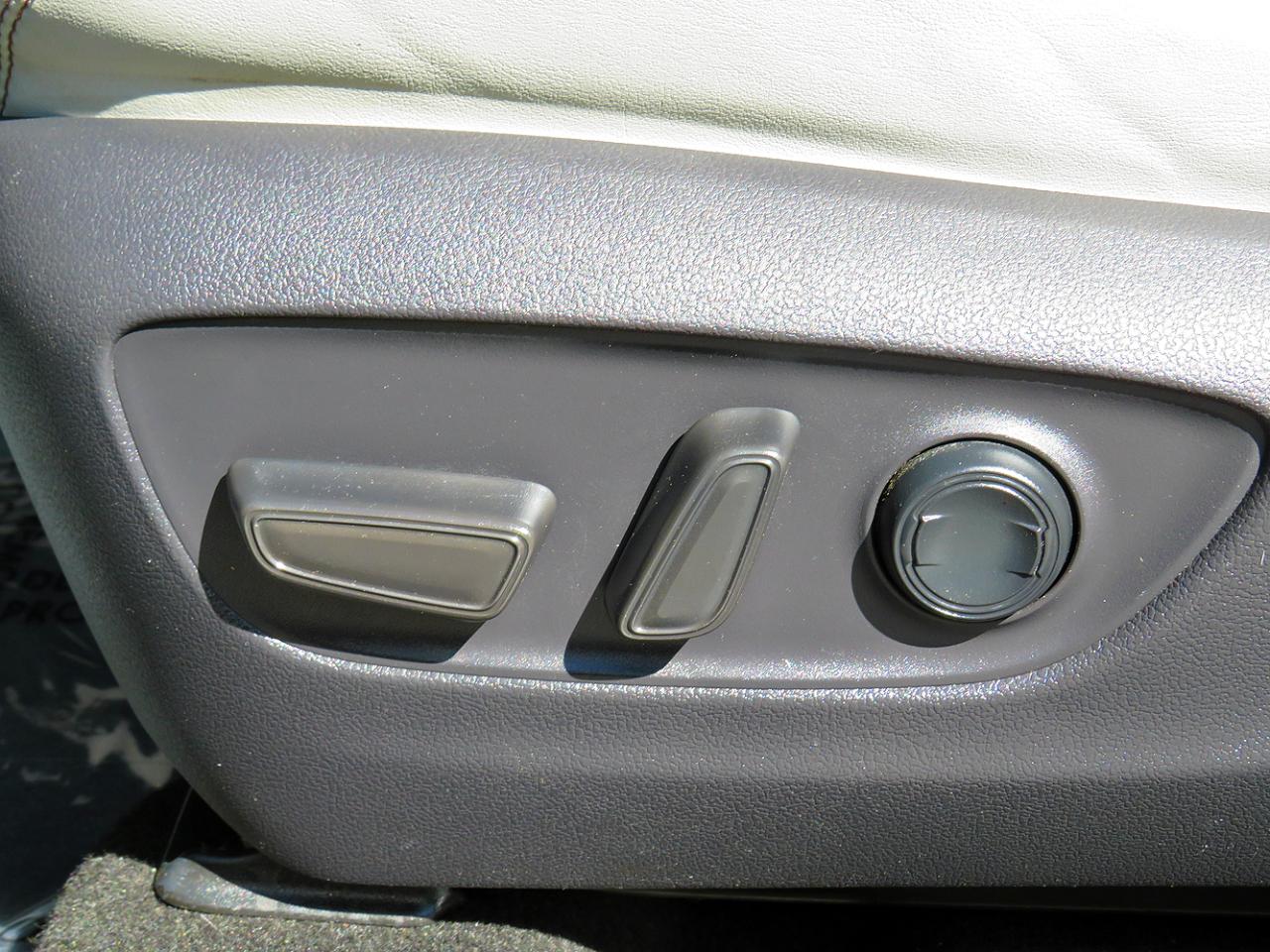 Toyota RAV4 Hybrid Limited AWD (Natl) 2019