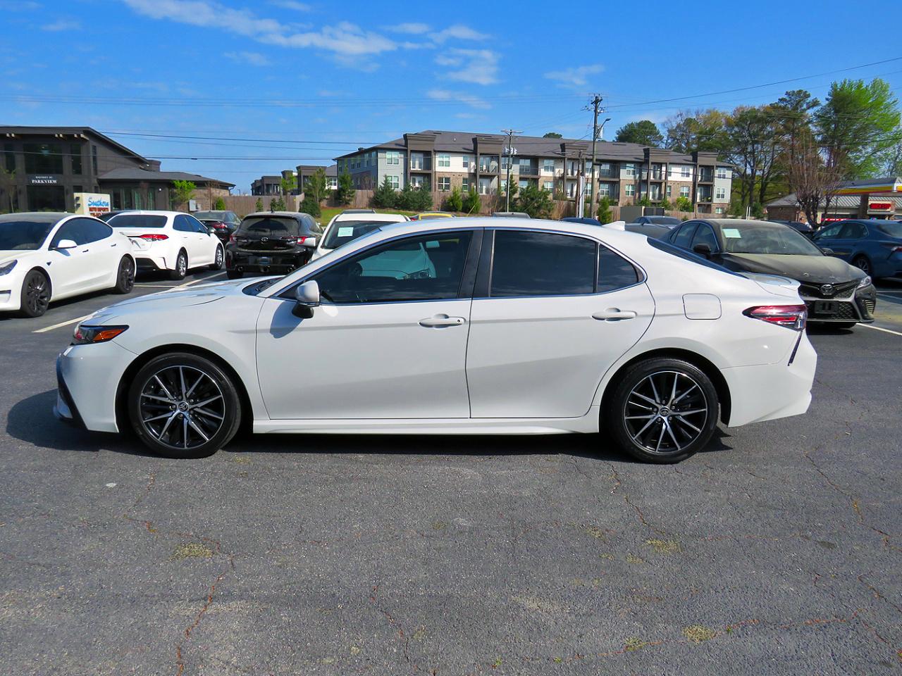 Toyota Camry SE Auto (Natl) 2022