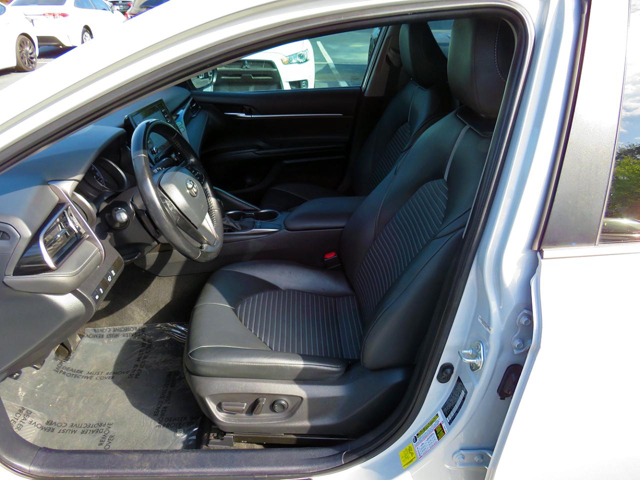 Toyota Camry SE Auto (Natl) 2022