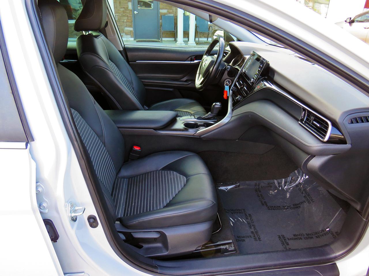 Toyota Camry SE Auto (Natl) 2022