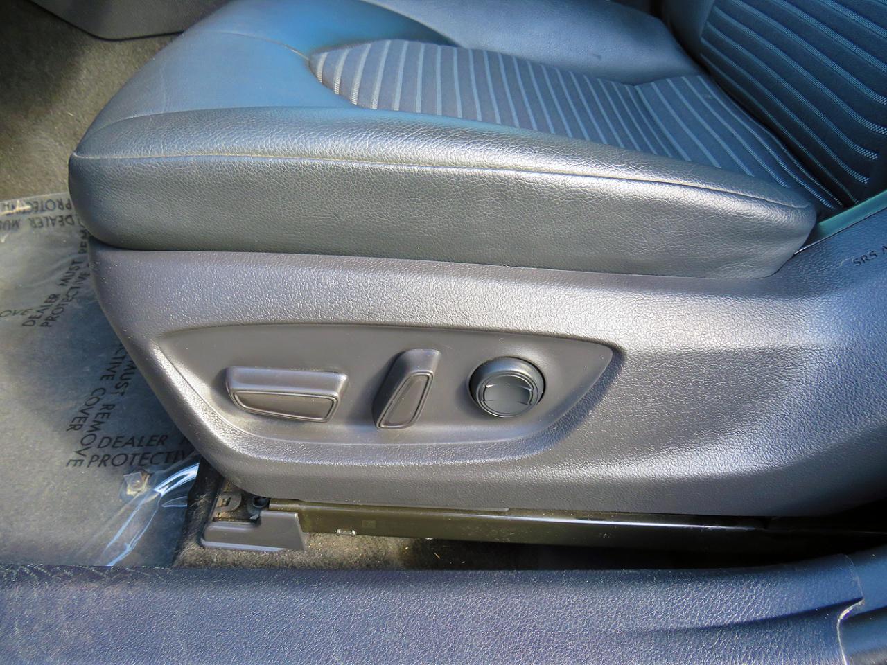 Toyota Camry SE Auto (Natl) 2022