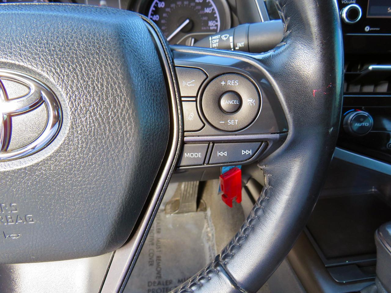 Toyota Camry SE Auto (Natl) 2022