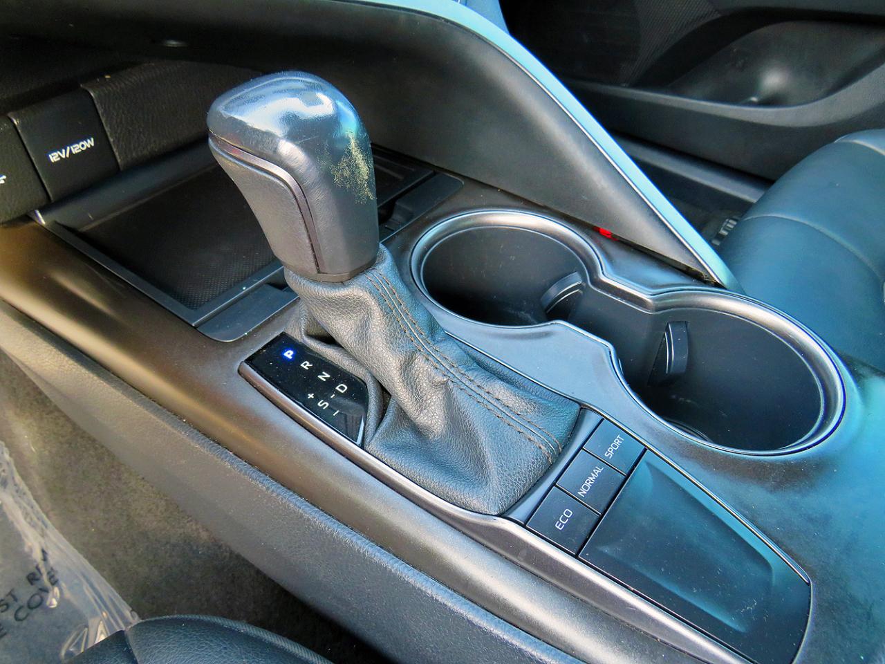 Toyota Camry SE Auto (Natl) 2022