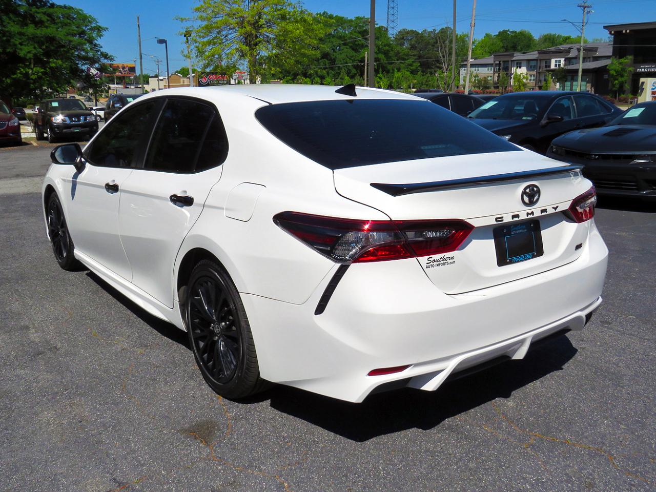 Toyota Camry SE Nightshade Auto (Natl) 2022