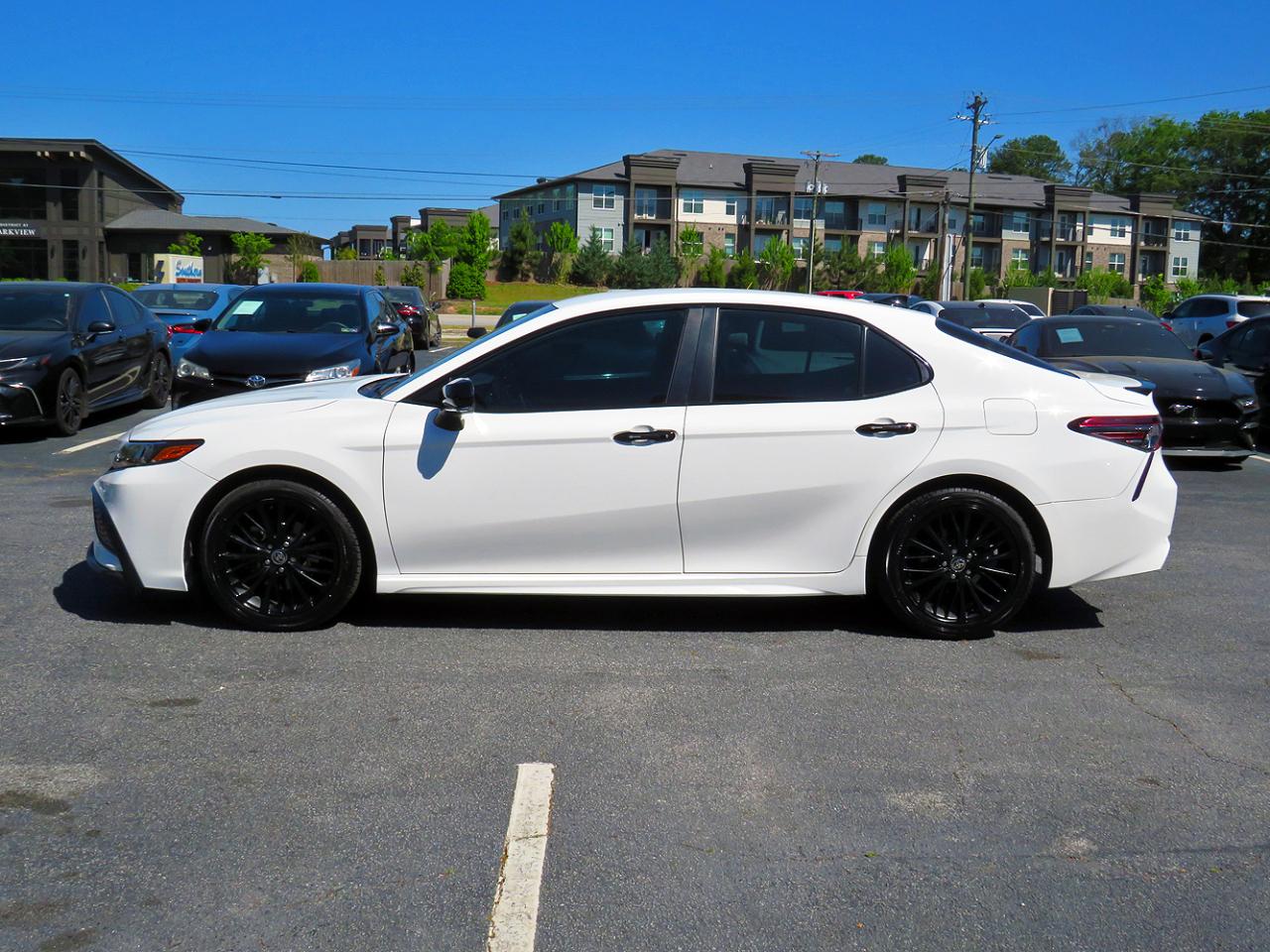 Toyota Camry SE Nightshade Auto (Natl) 2022