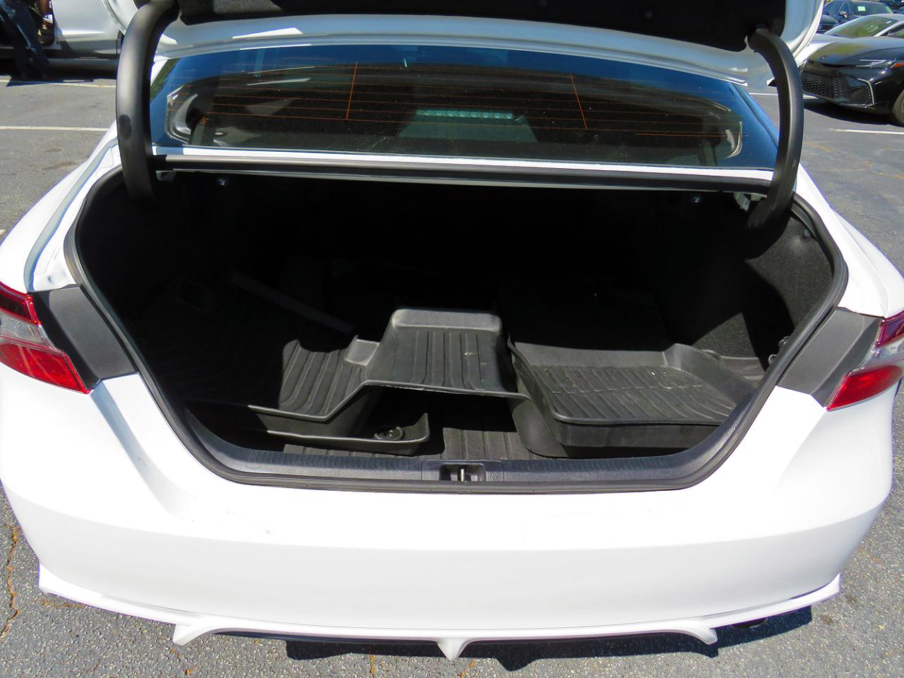 Toyota Camry SE Nightshade Auto (Natl) 2022