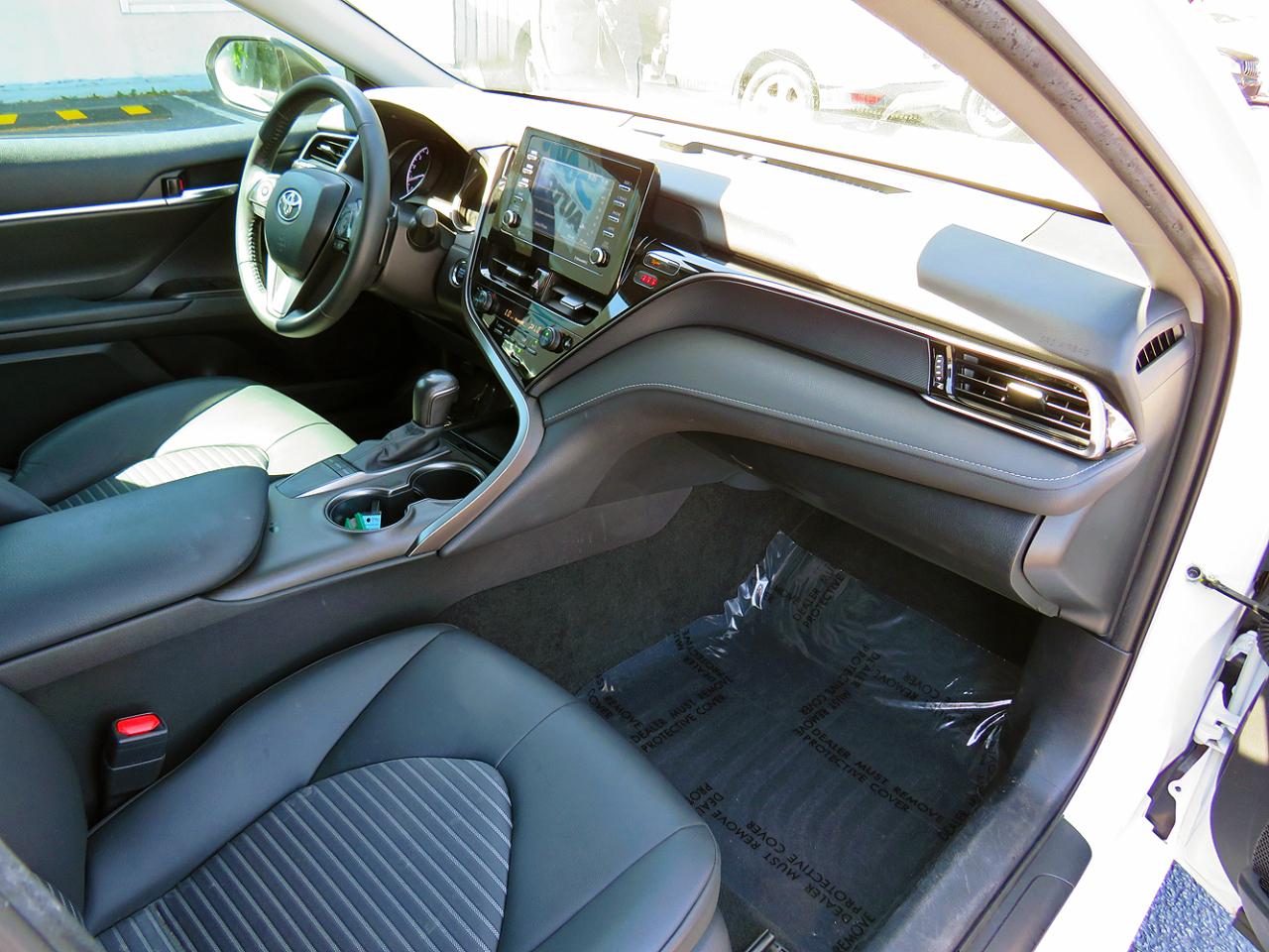 Toyota Camry SE Nightshade Auto (Natl) 2022