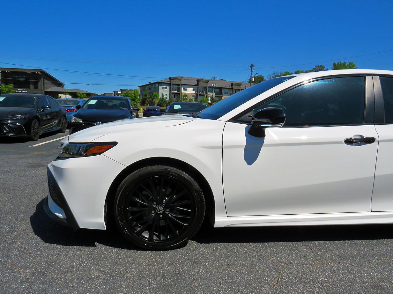 Toyota Camry SE Nightshade Auto (Natl) 2022