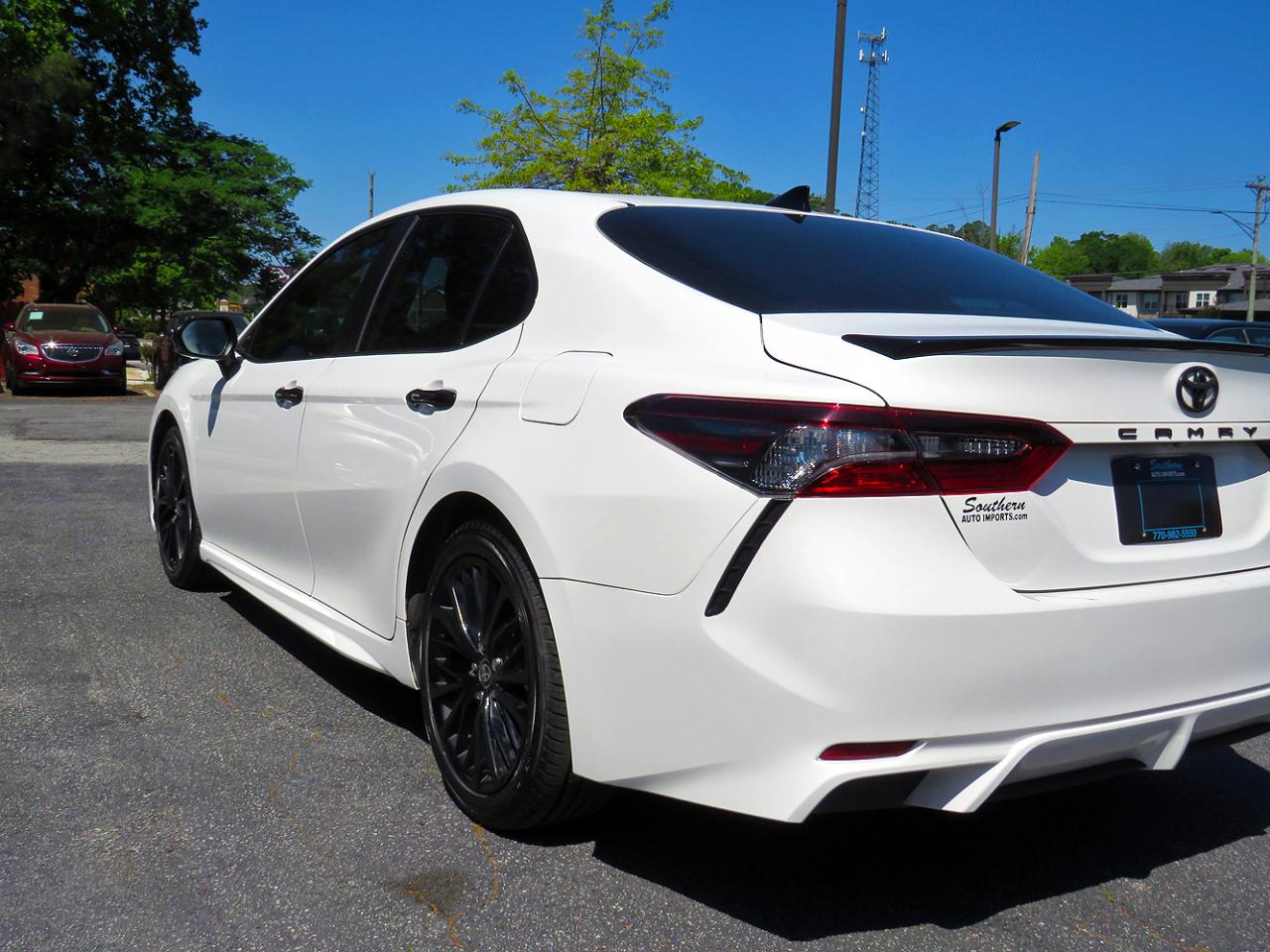 Toyota Camry SE Nightshade Auto (Natl) 2022