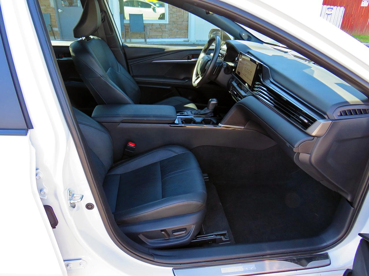 Toyota Camry Hybrid XSE Auto 2025