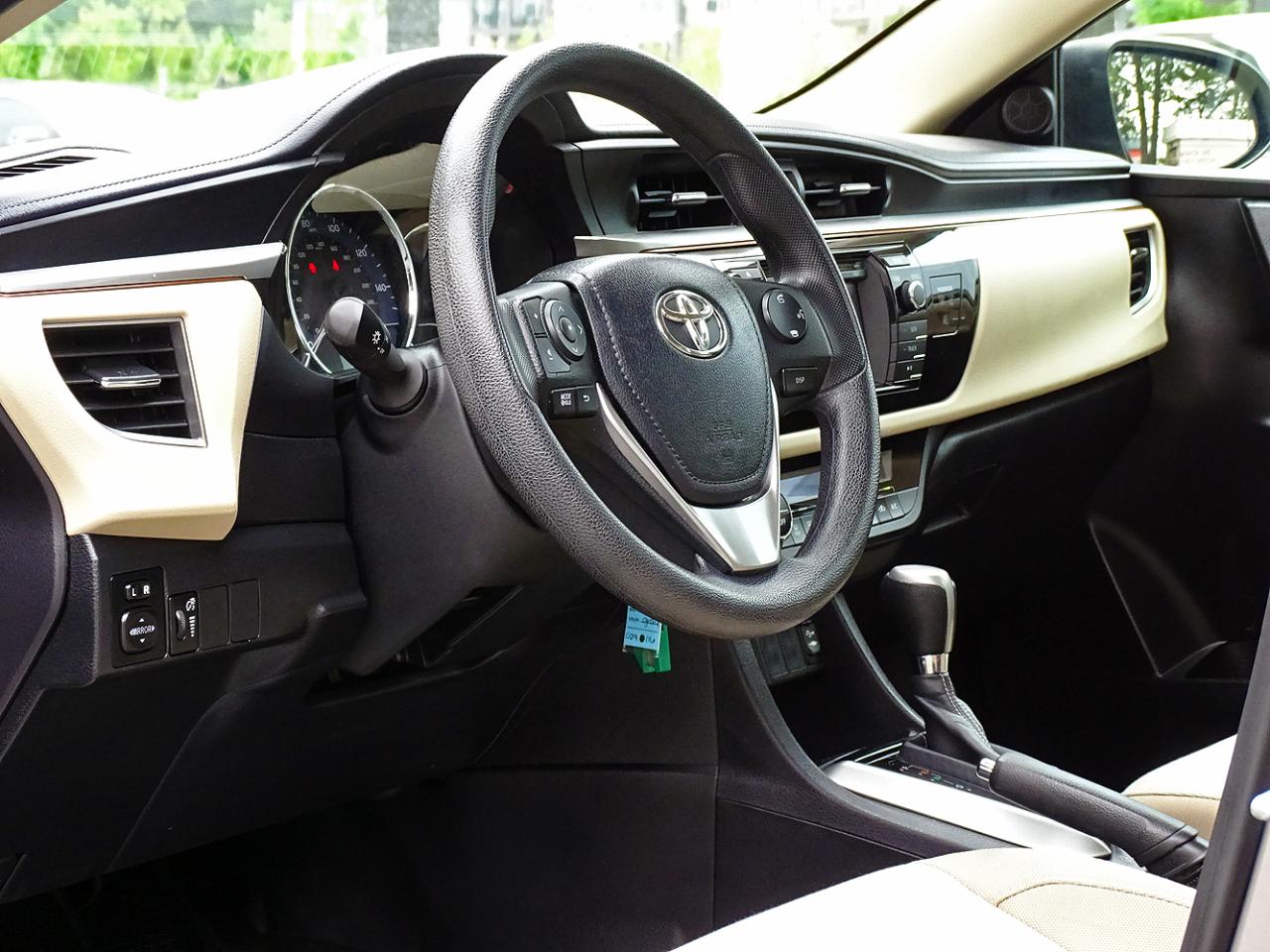 Toyota Corolla 4dr Sdn CVT LE Premium (Natl) 2014