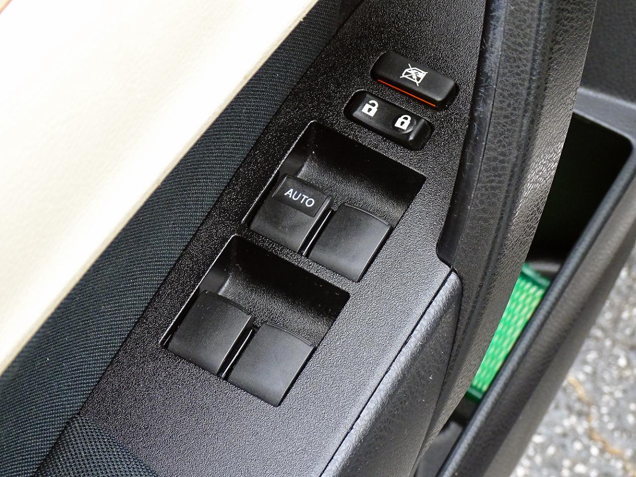 Toyota Corolla 4dr Sdn CVT LE Premium (Natl) 2014