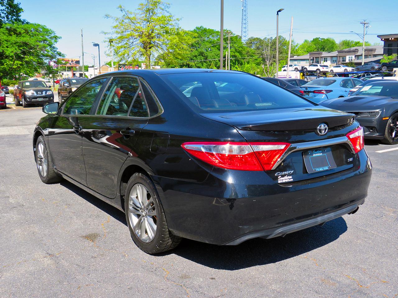 Toyota Camry 4dr Sdn I4 Auto SE (Natl) 2015