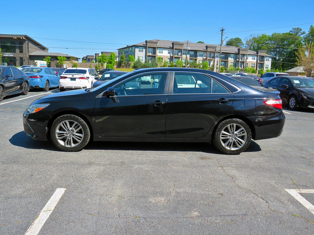 Toyota Camry 4dr Sdn I4 Auto SE (Natl) 2015