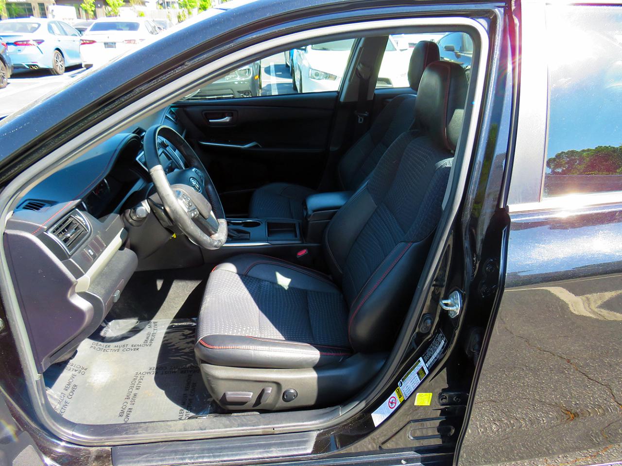 Toyota Camry 4dr Sdn I4 Auto SE (Natl) 2015