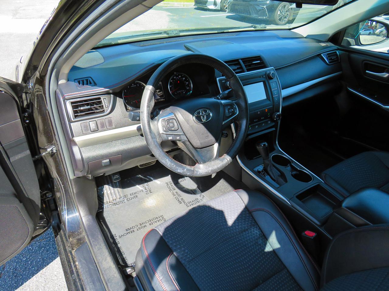 Toyota Camry 4dr Sdn I4 Auto SE (Natl) 2015