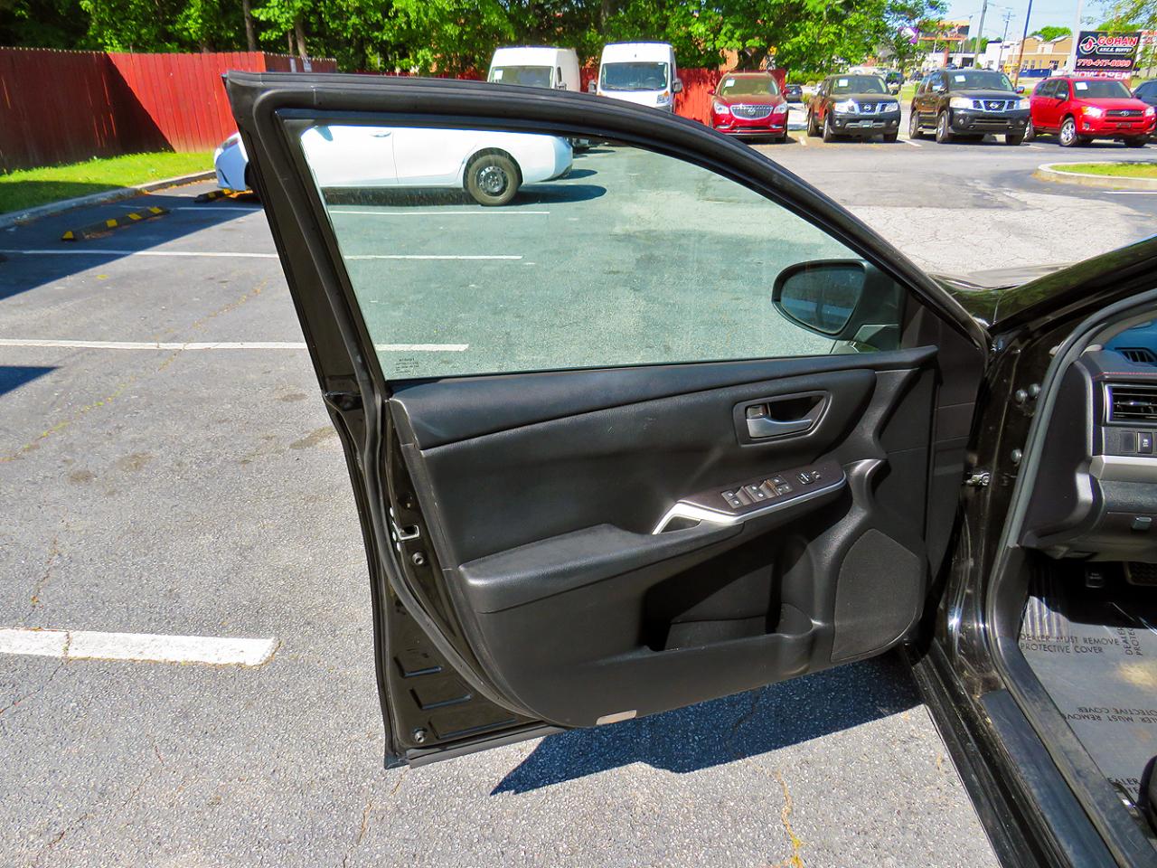 Toyota Camry 4dr Sdn I4 Auto SE (Natl) 2015