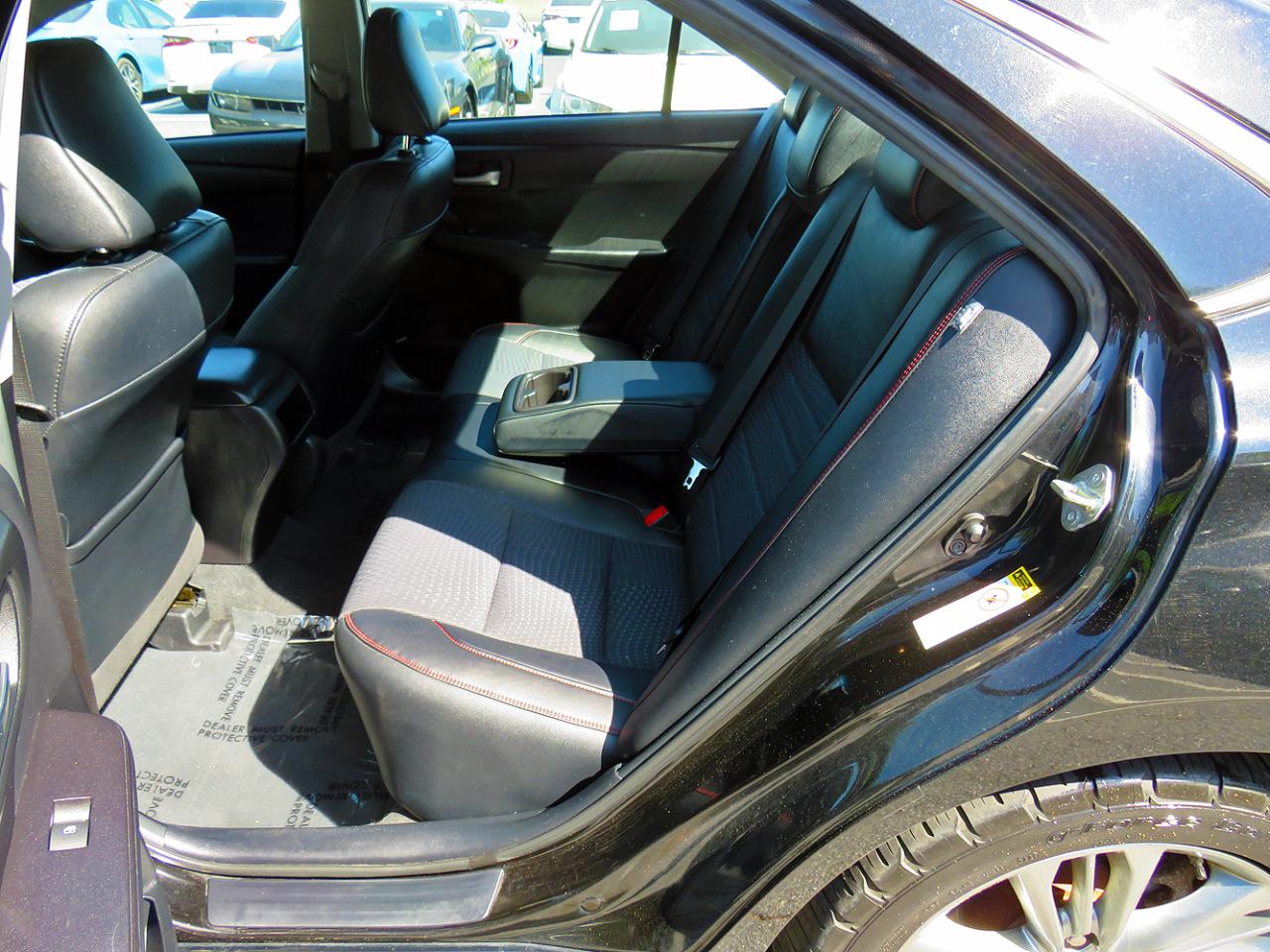 Toyota Camry 4dr Sdn I4 Auto SE (Natl) 2015