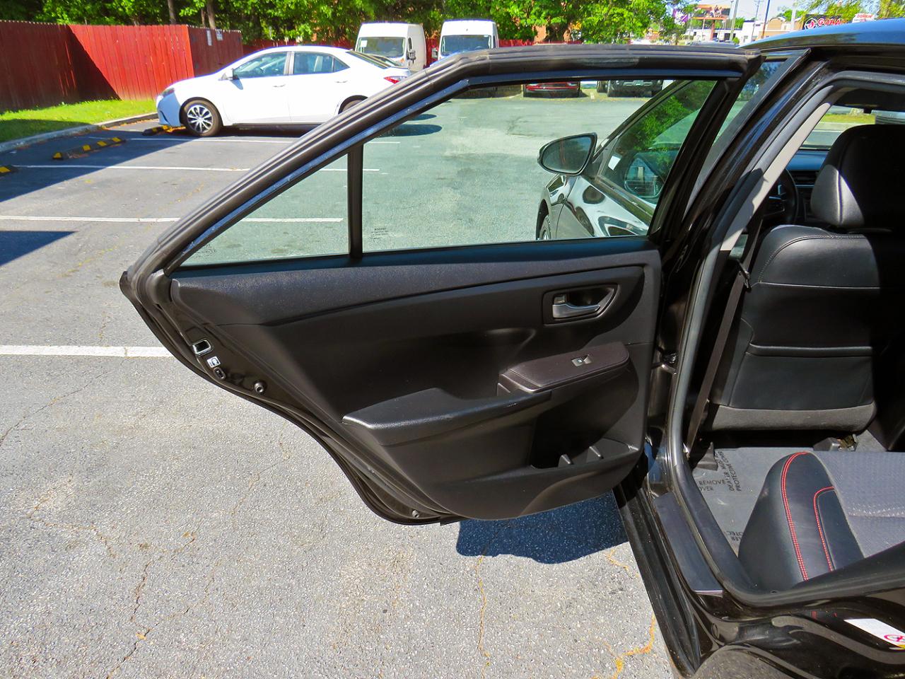 Toyota Camry 4dr Sdn I4 Auto SE (Natl) 2015