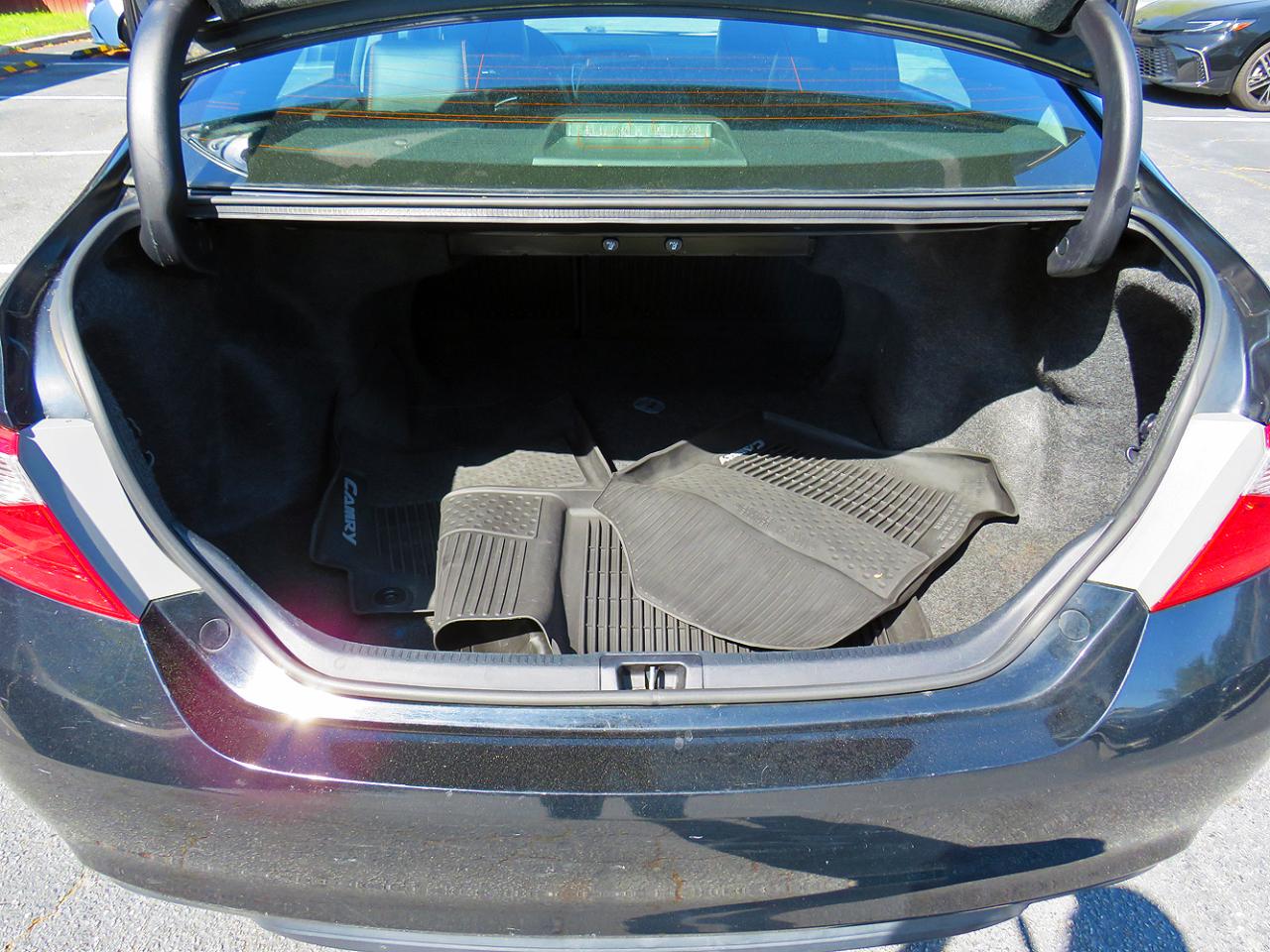 Toyota Camry 4dr Sdn I4 Auto SE (Natl) 2015