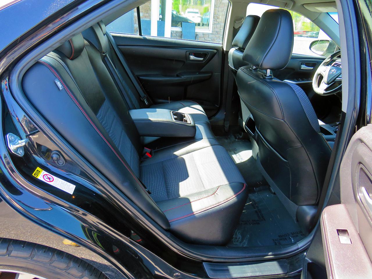 Toyota Camry 4dr Sdn I4 Auto SE (Natl) 2015