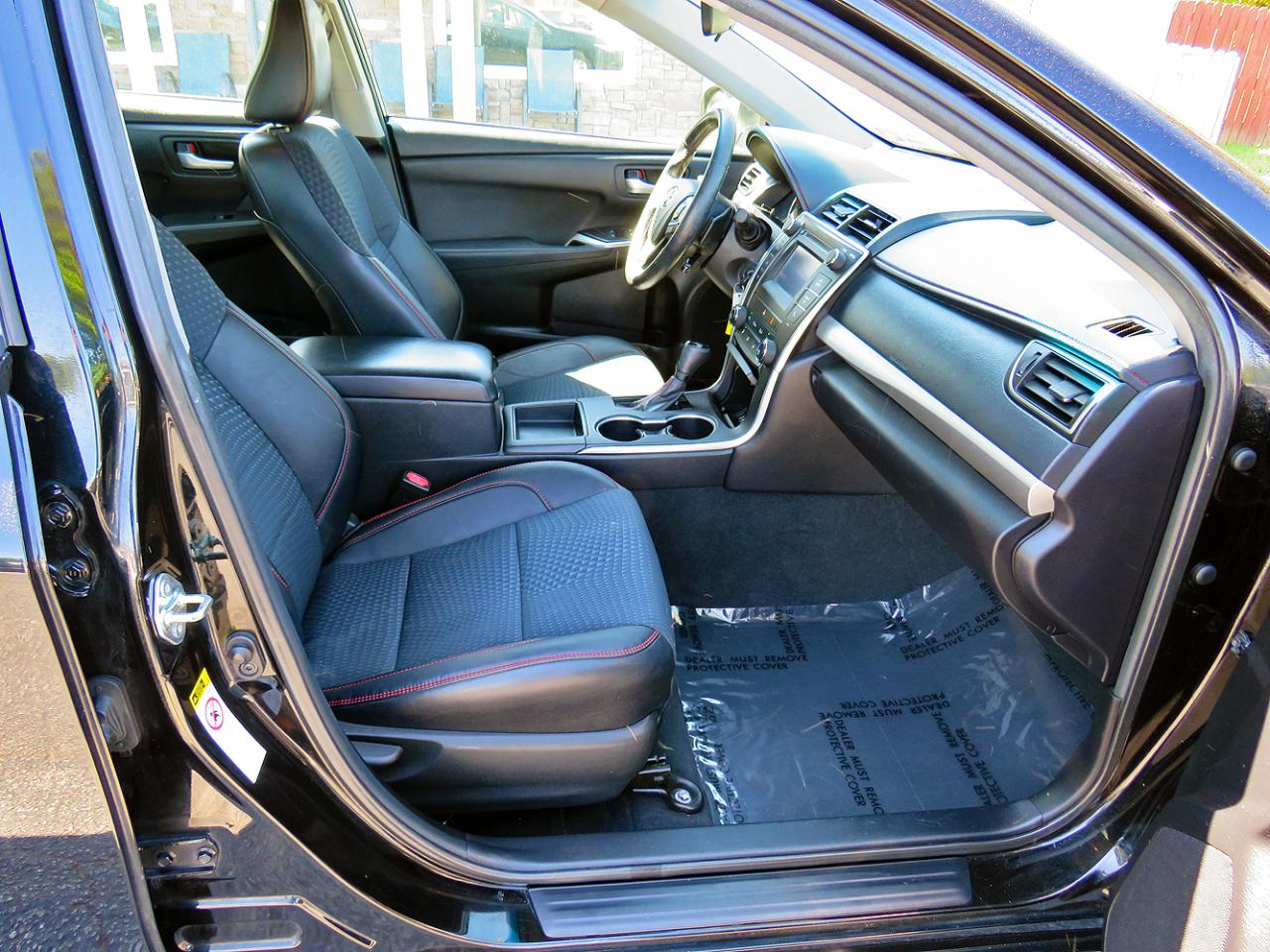 Toyota Camry 4dr Sdn I4 Auto SE (Natl) 2015