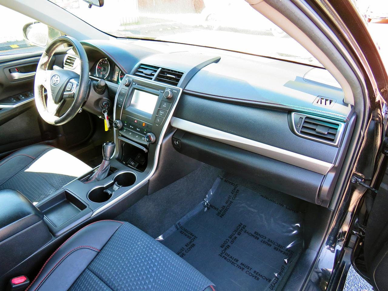 Toyota Camry 4dr Sdn I4 Auto SE (Natl) 2015