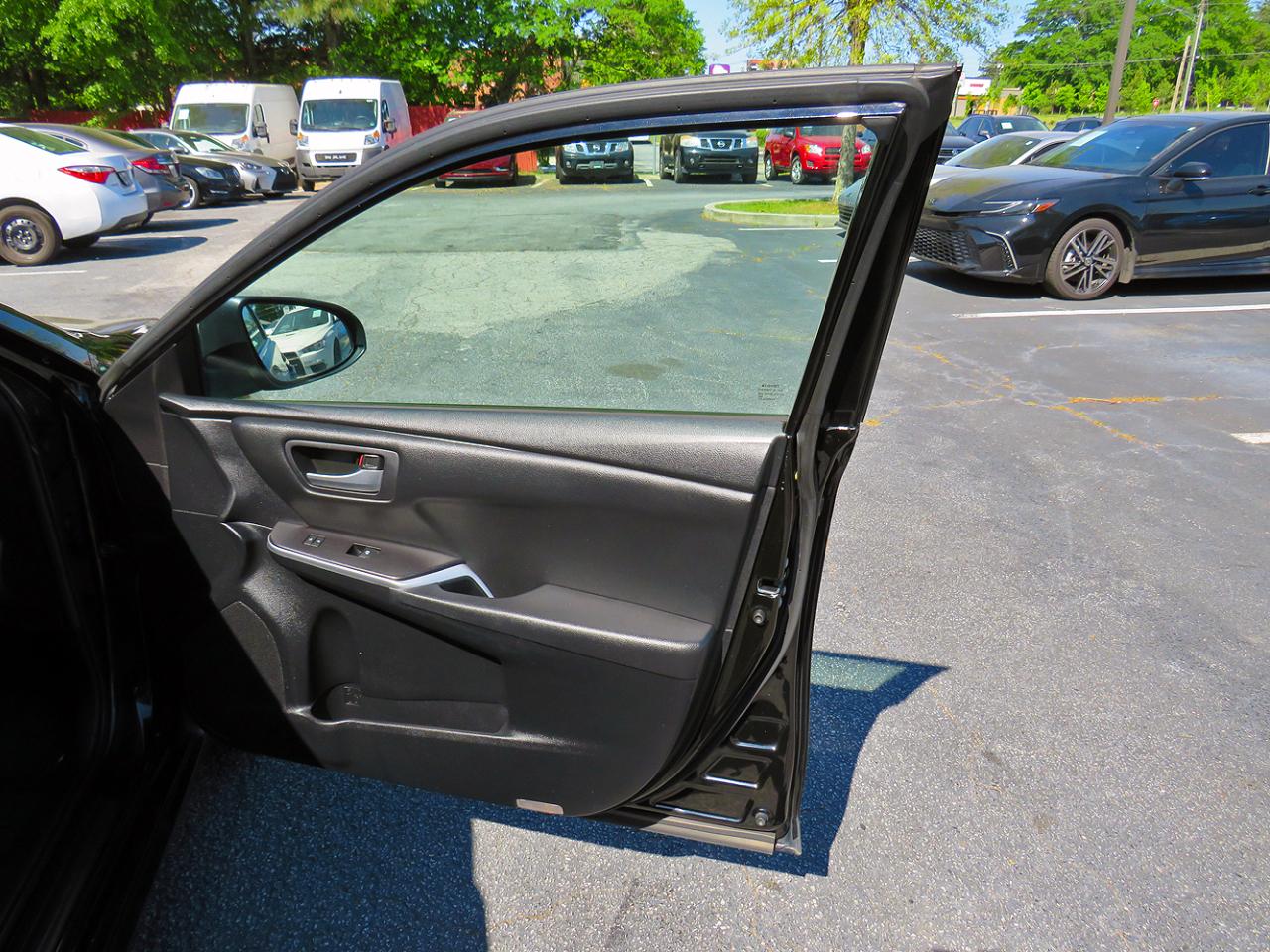 Toyota Camry 4dr Sdn I4 Auto SE (Natl) 2015