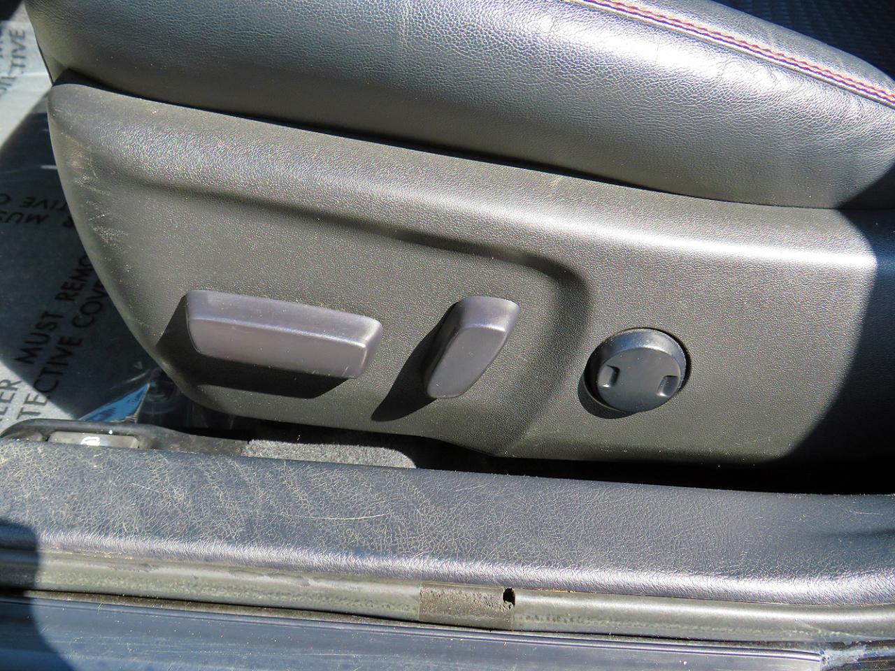 Toyota Camry 4dr Sdn I4 Auto SE (Natl) 2015