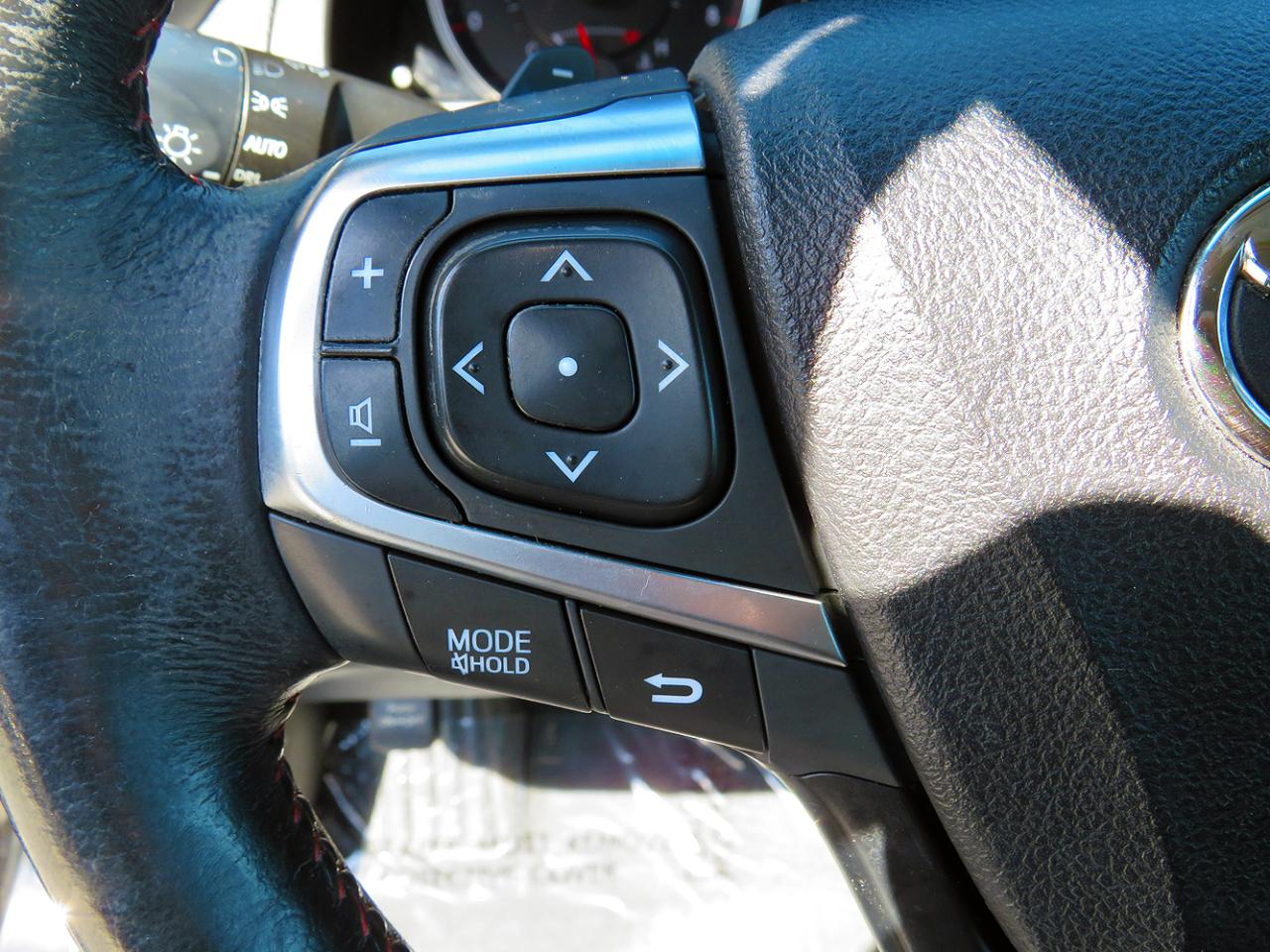 Toyota Camry 4dr Sdn I4 Auto SE (Natl) 2015