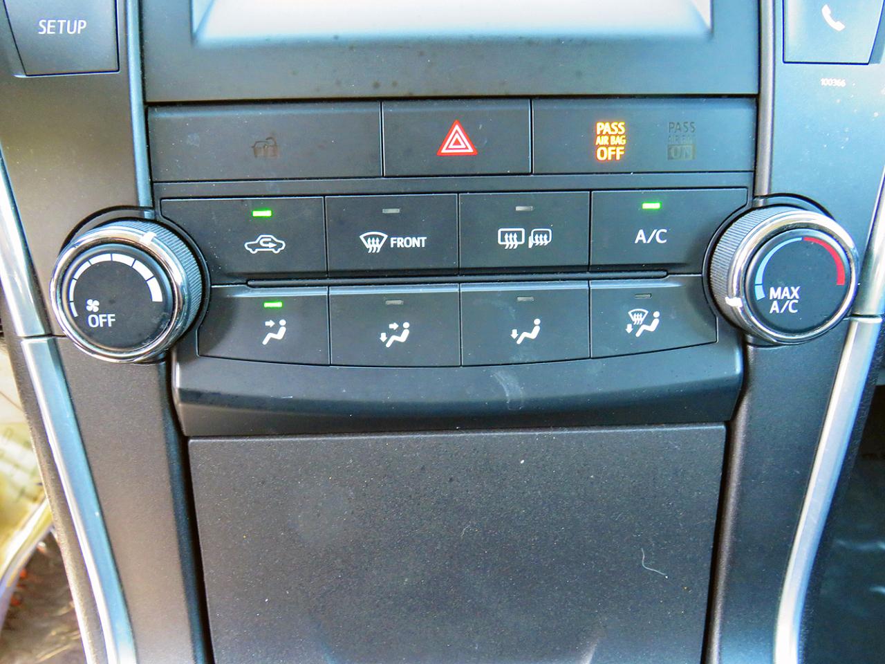 Toyota Camry 4dr Sdn I4 Auto SE (Natl) 2015