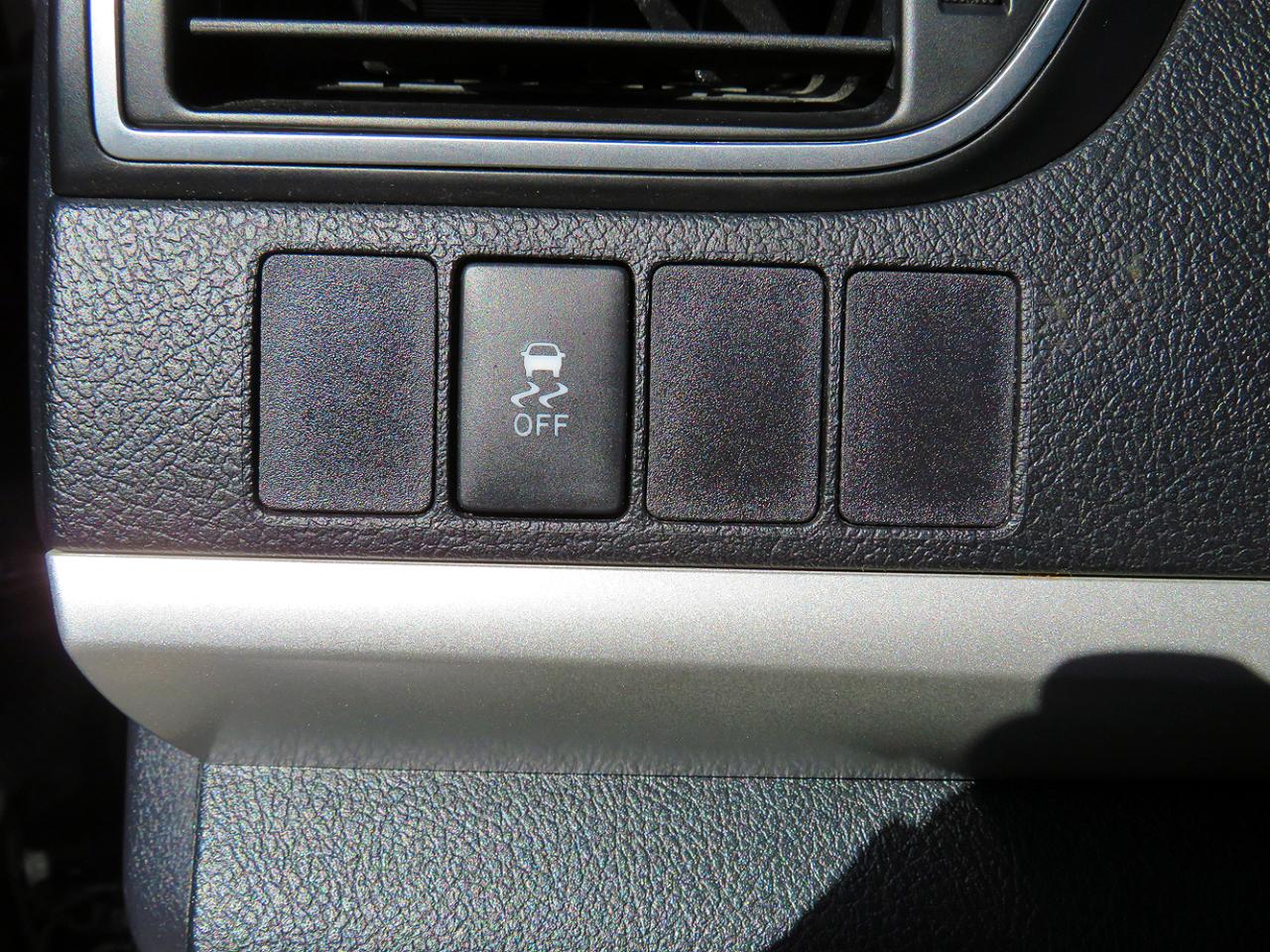 Toyota Camry 4dr Sdn I4 Auto SE (Natl) 2015