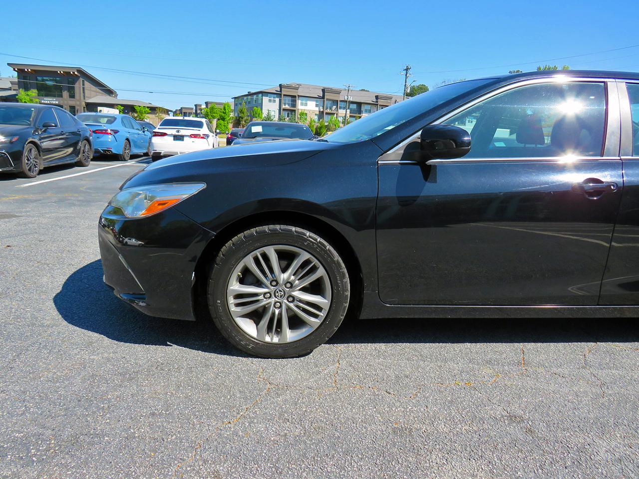 Toyota Camry 4dr Sdn I4 Auto SE (Natl) 2015