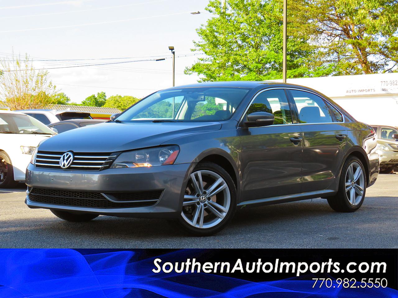 Volkswagen Passat 4dr Sdn 1.8T Auto SE w/Sunroof & Nav PZEV 2014
