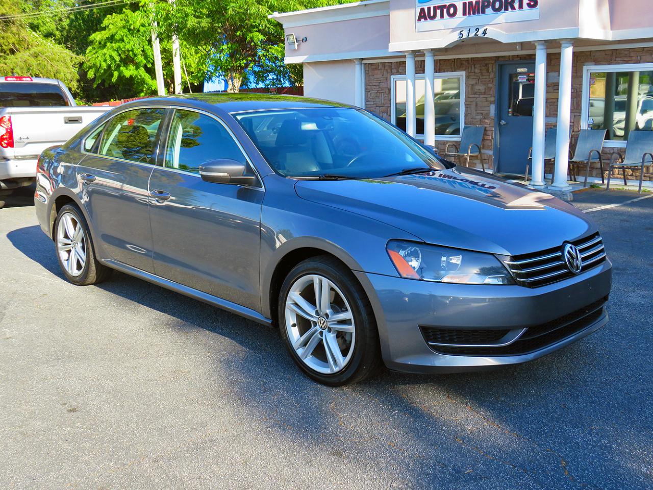 Volkswagen Passat 4dr Sdn 1.8T Auto SE w/Sunroof & Nav PZEV 2014