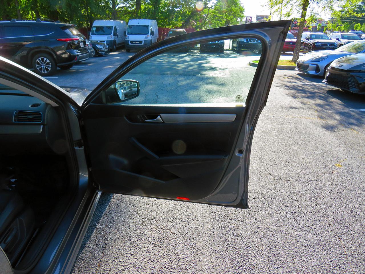 Volkswagen Passat 4dr Sdn 1.8T Auto SE w/Sunroof & Nav PZEV 2014