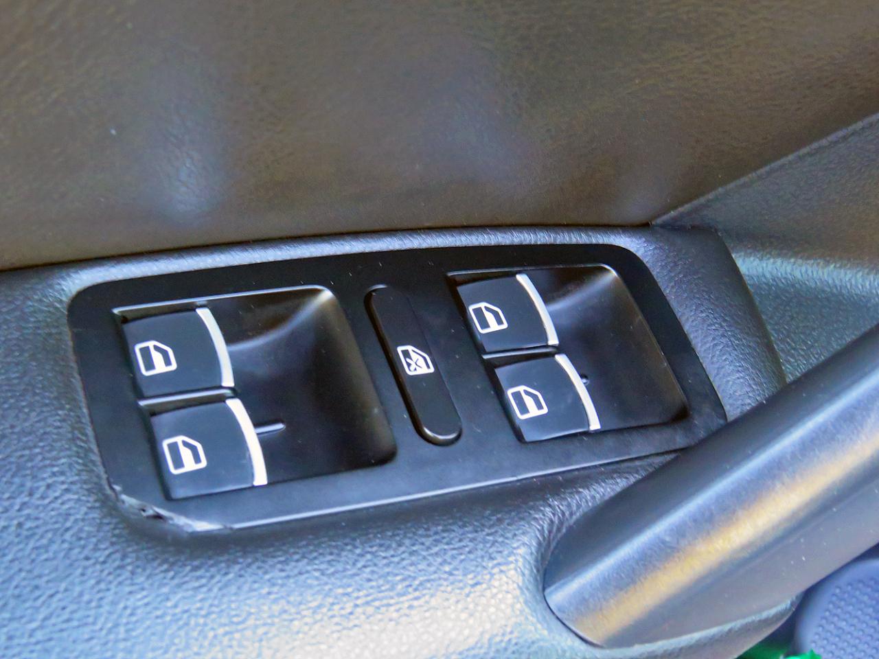 Volkswagen Passat 4dr Sdn 1.8T Auto SE w/Sunroof & Nav PZEV 2014