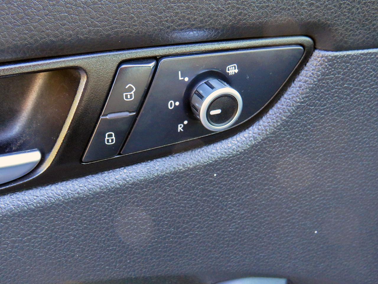 Volkswagen Passat 4dr Sdn 1.8T Auto SE w/Sunroof & Nav PZEV 2014