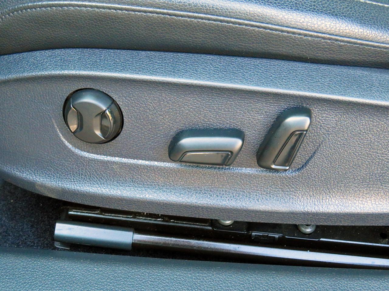 Volkswagen Passat 4dr Sdn 1.8T Auto SE w/Sunroof & Nav PZEV 2014