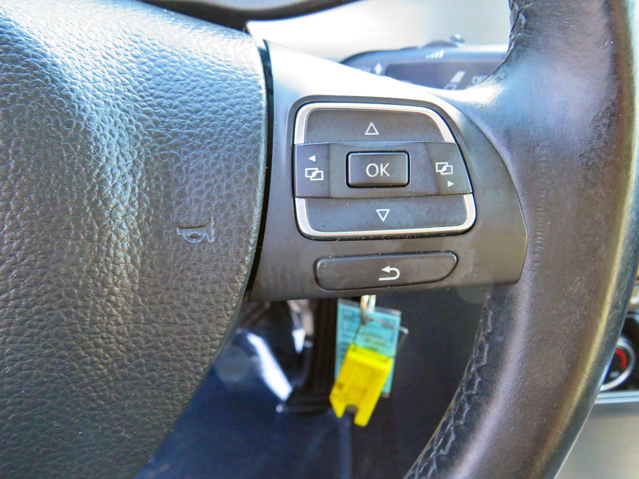 Volkswagen Passat 4dr Sdn 1.8T Auto SE w/Sunroof & Nav PZEV 2014