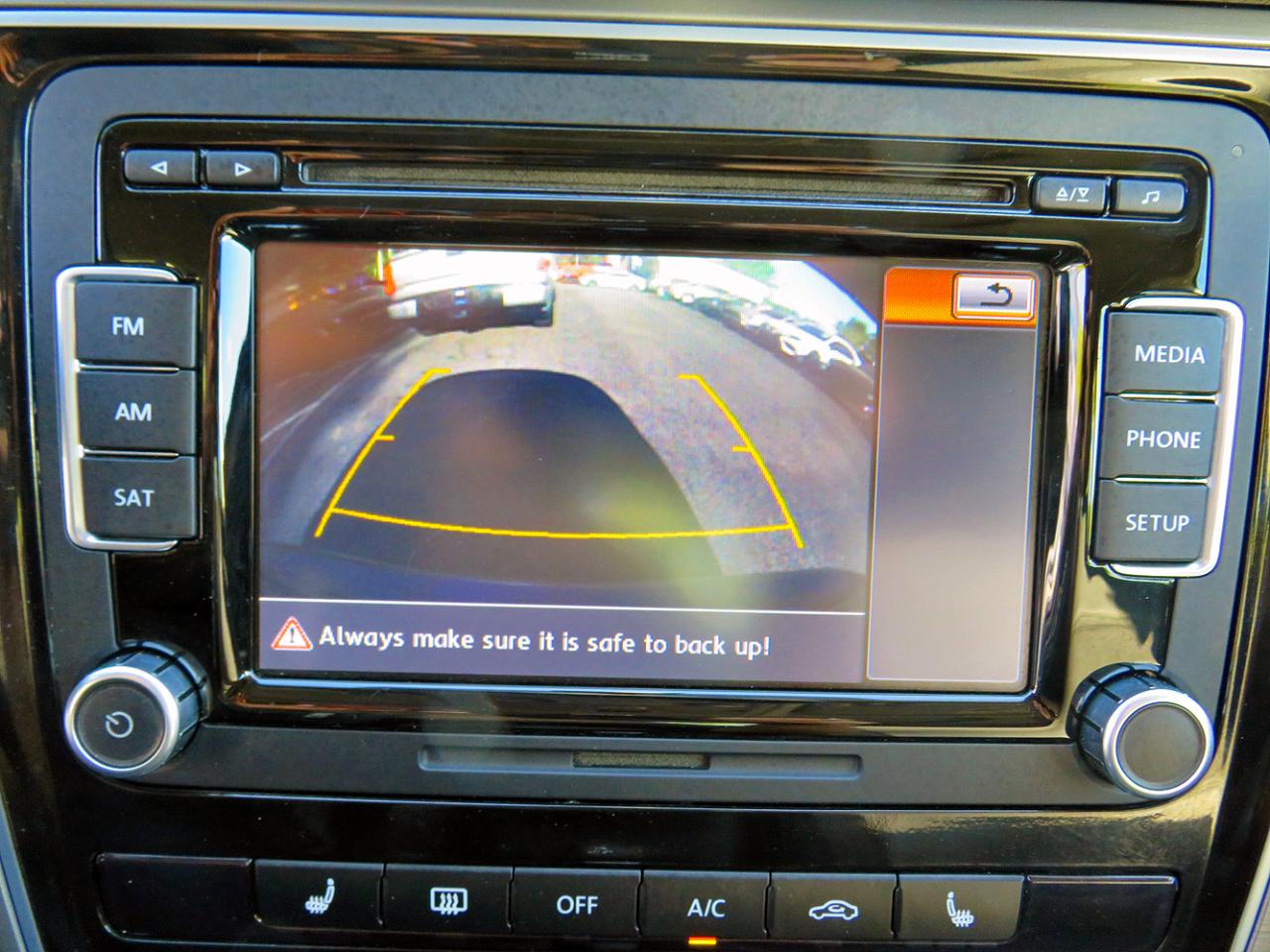 Volkswagen Passat 4dr Sdn 1.8T Auto SE w/Sunroof & Nav PZEV 2014