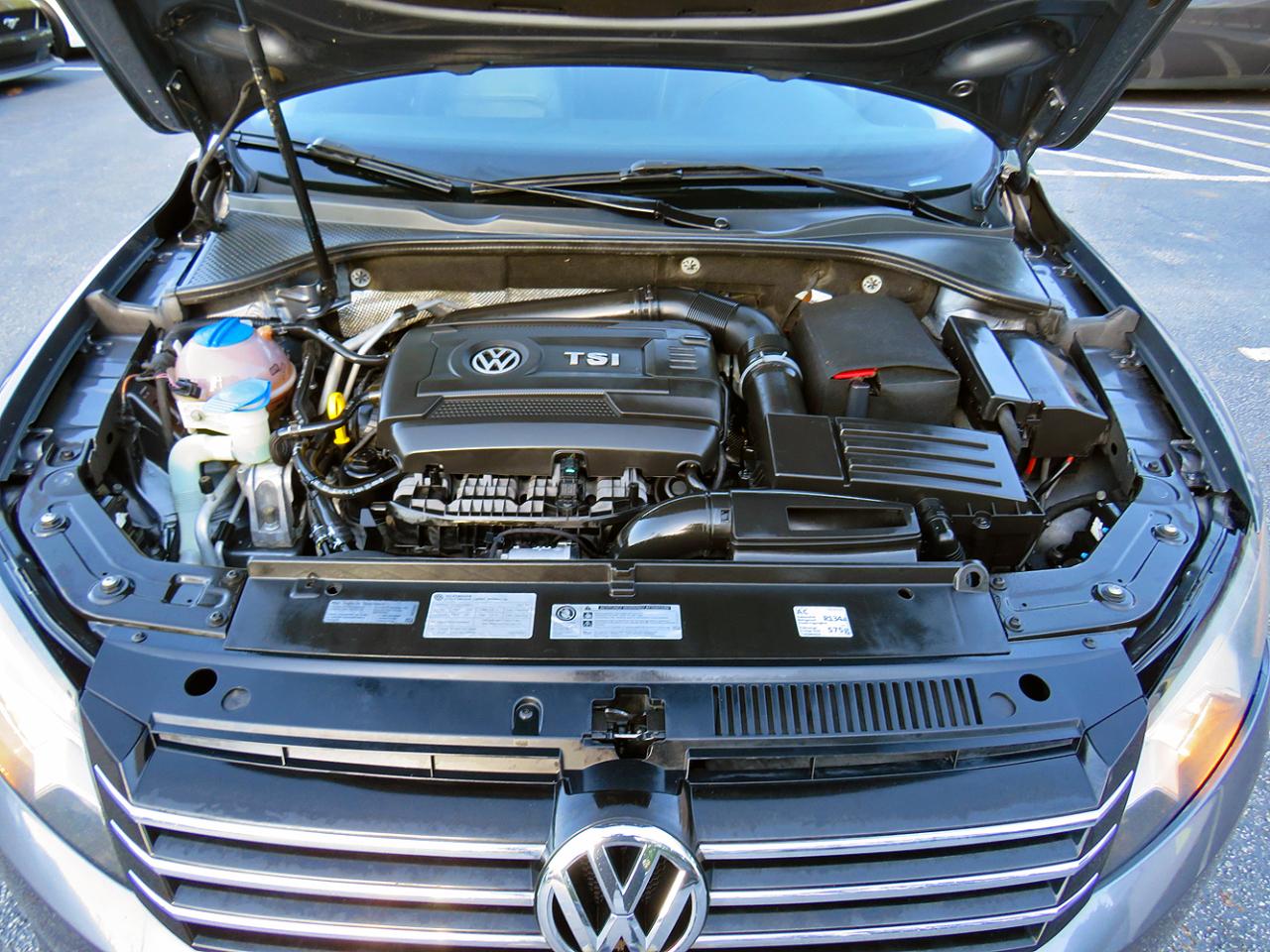 Volkswagen Passat 4dr Sdn 1.8T Auto SE w/Sunroof & Nav PZEV 2014