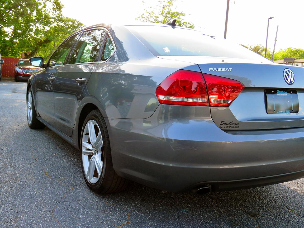 Volkswagen Passat 4dr Sdn 1.8T Auto SE w/Sunroof & Nav PZEV 2014