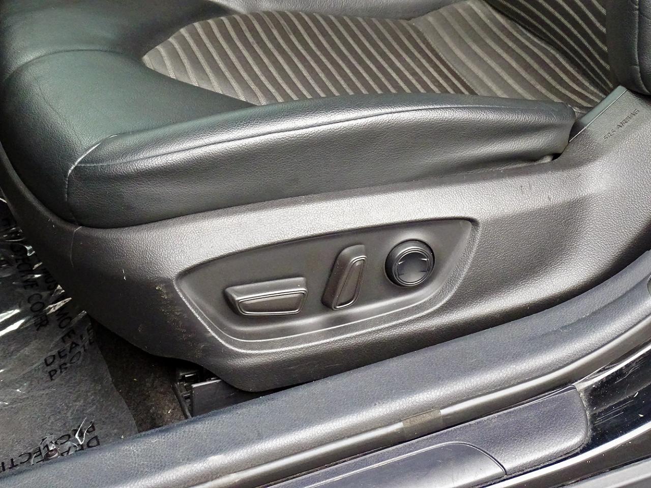 Toyota Camry SE Auto (Natl) 2022