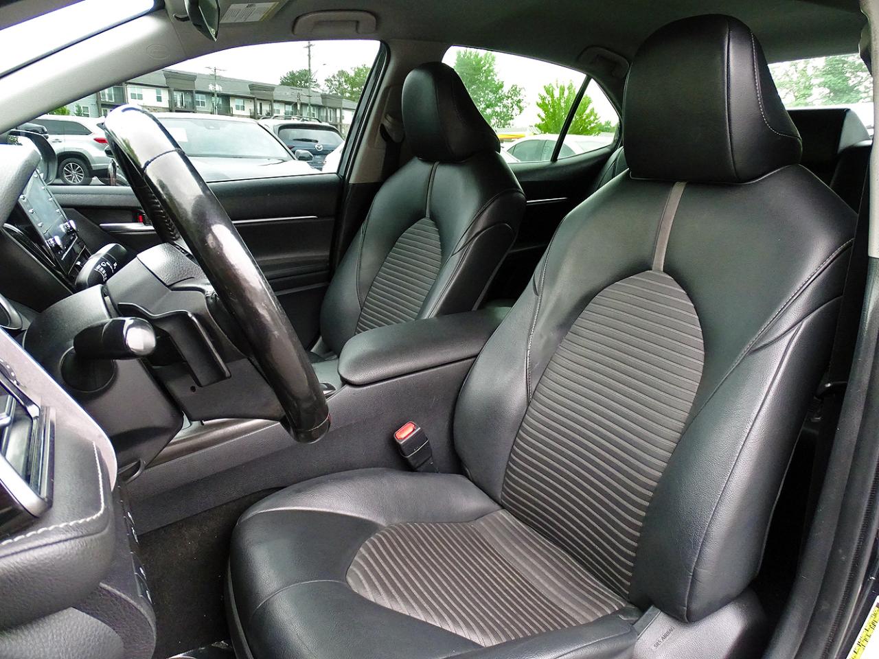 Toyota Camry SE Auto (Natl) 2022