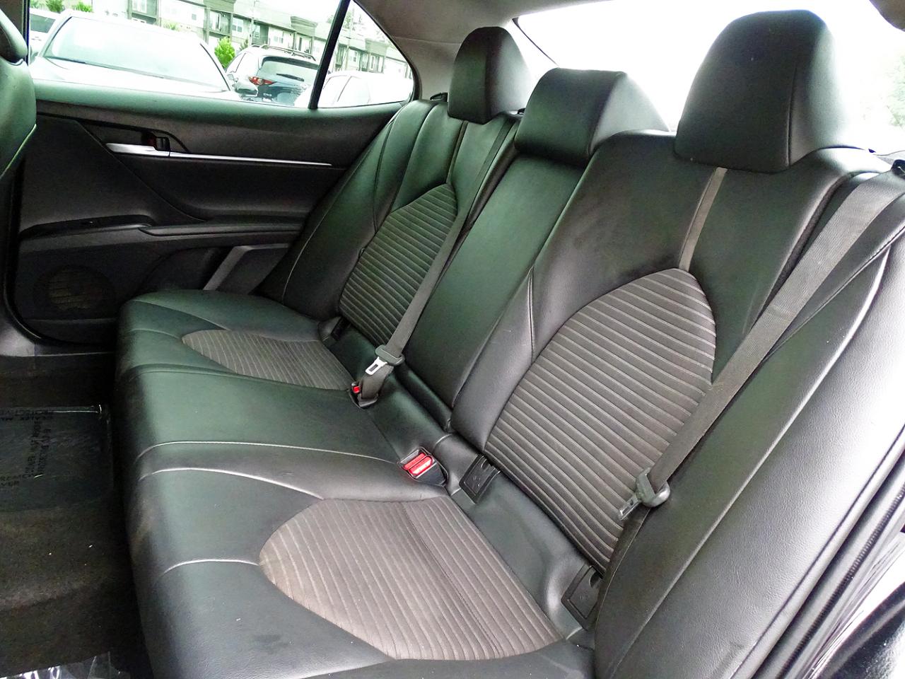 Toyota Camry SE Auto (Natl) 2022