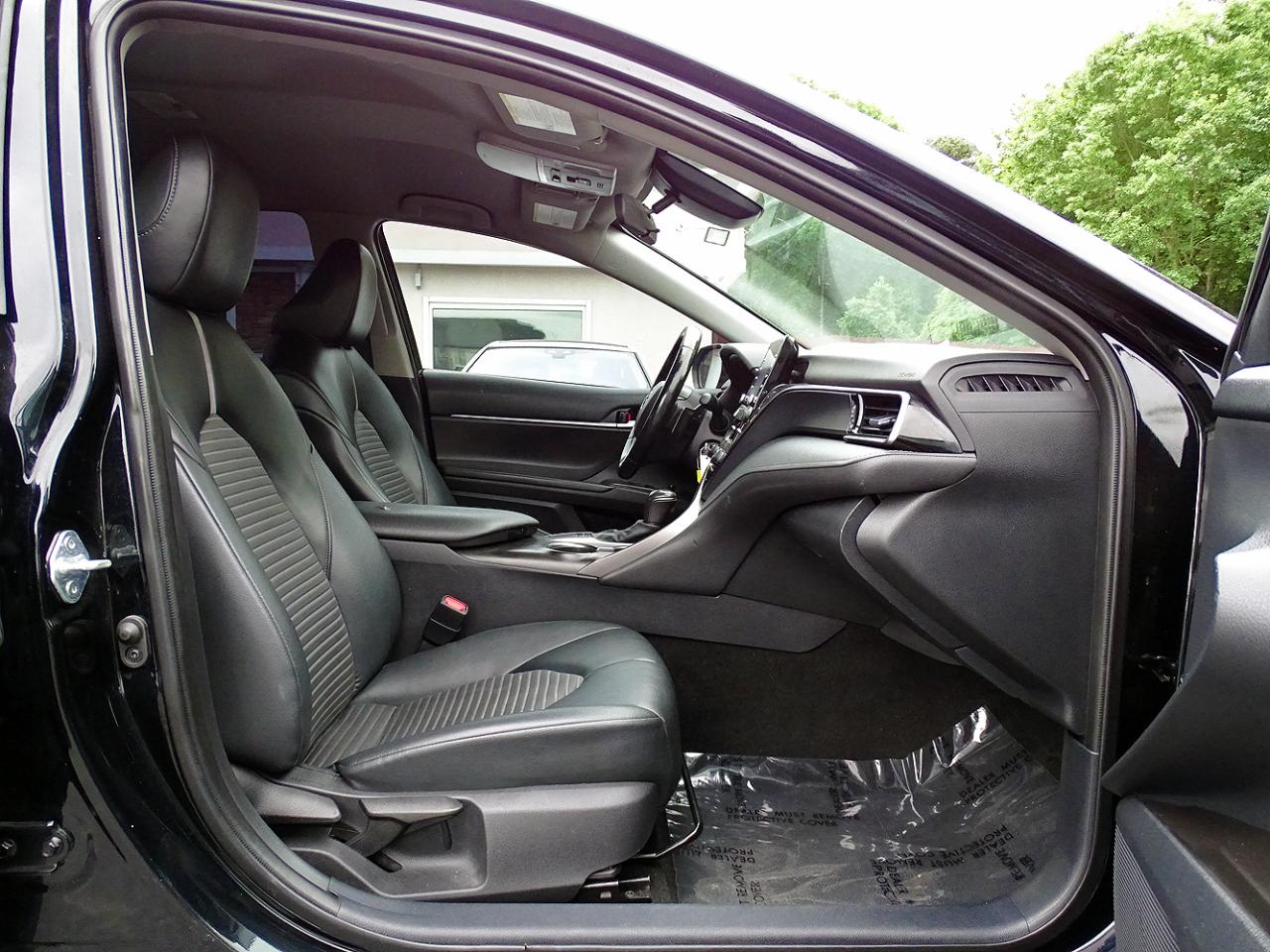 Toyota Camry SE Auto (Natl) 2022