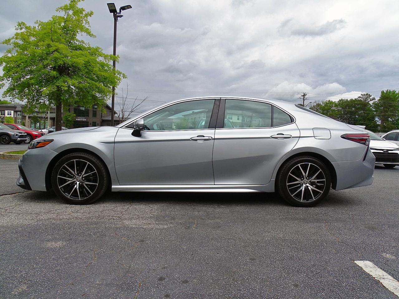 Toyota Camry SE Auto (Natl) 2024